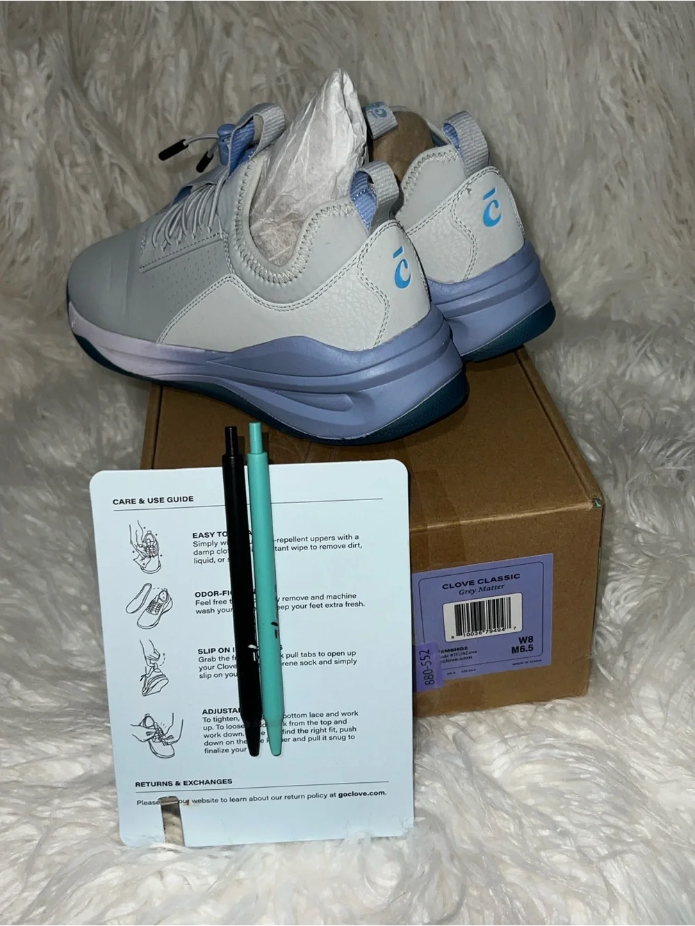 NIB Clove Classic women's sneaker W8/M6 Light grey upper with soft blue and teal